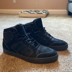 Adidas Men’s Hoops 2.0 Mid Sneaker